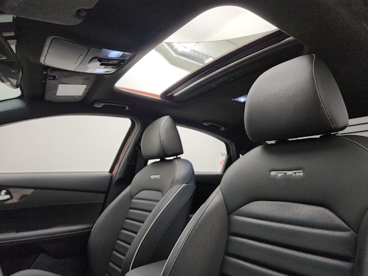 2022 Kia Forte GT-Line photo 9